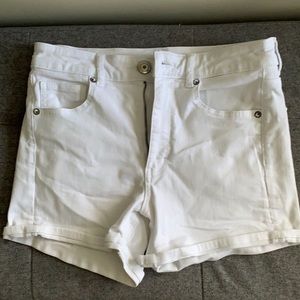 American Eagle - High Waisted White Shorts
